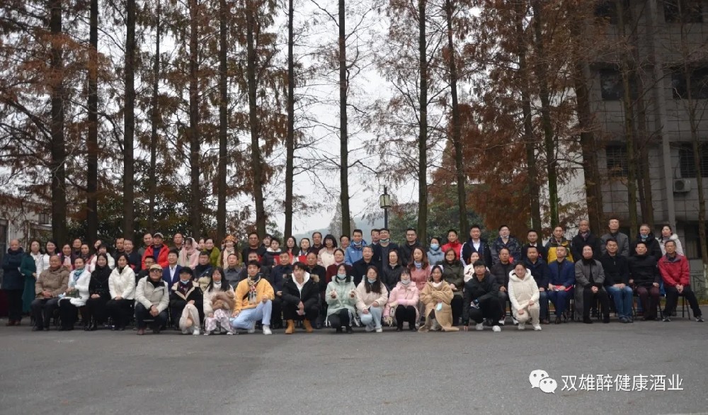 為文學(xué)大咖點(diǎn)贊，石花雙雄醉助力首屆“中國襄陽·峴山網(wǎng)絡(luò)文學(xué)獎(jiǎng)”頒獎(jiǎng)盛典