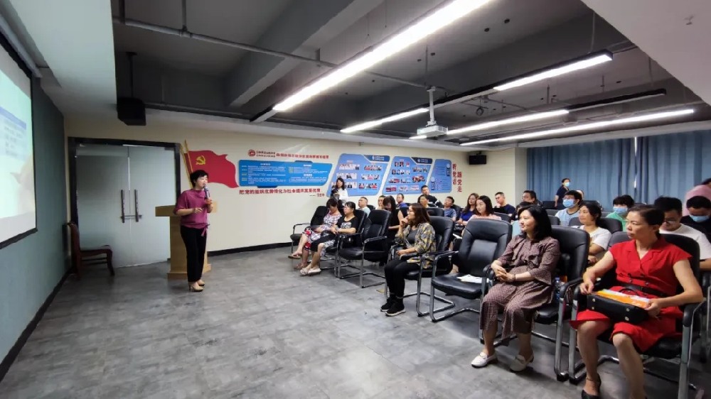 石花雙雄醉特別奉獻心啟暑期公益家庭教育講座——第一期：職場父母如何培養(yǎng)優(yōu)秀孩子，正式開講