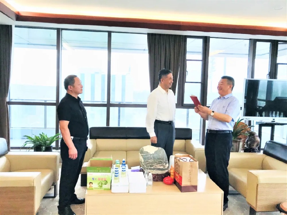 石花雙雄醉聯(lián)手襄陽(yáng)企聯(lián)為黃正軍、馬建華、張華總經(jīng)理送上生日祝福