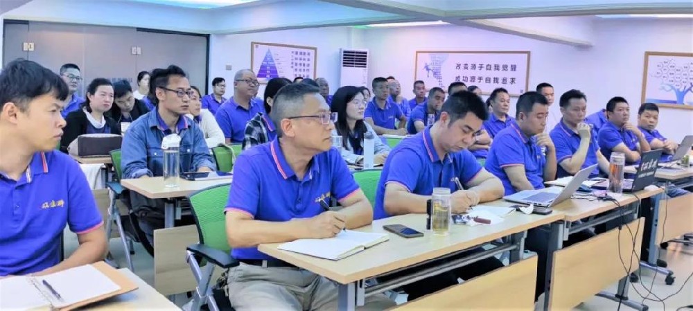 發(fā)紅包啦！季度總結兌現(xiàn)承諾，雙雄醉全員沖刺第三季度目標