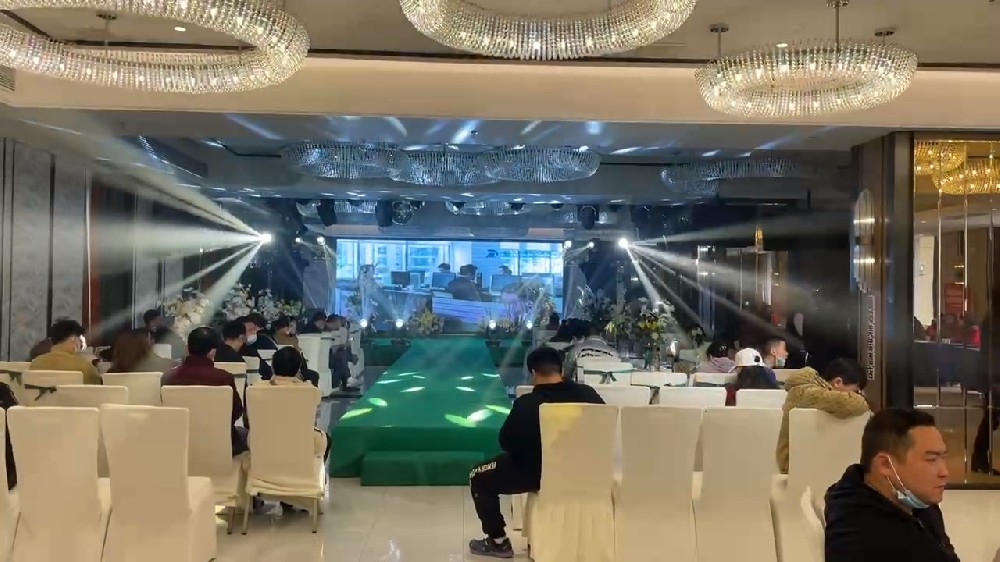 雙雄醉為婚禮秀添彩，追求時尚與健康的新人們?yōu)殡p雄醉健康酒點贊