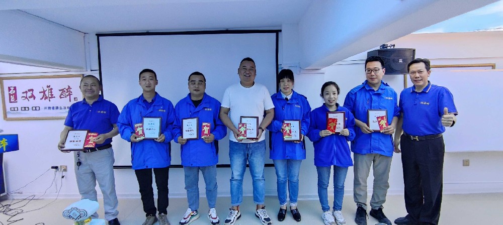 雙雄醉石花區(qū)域先進(jìn)個(gè)人潘東生：不經(jīng)百煉，難以成鋼