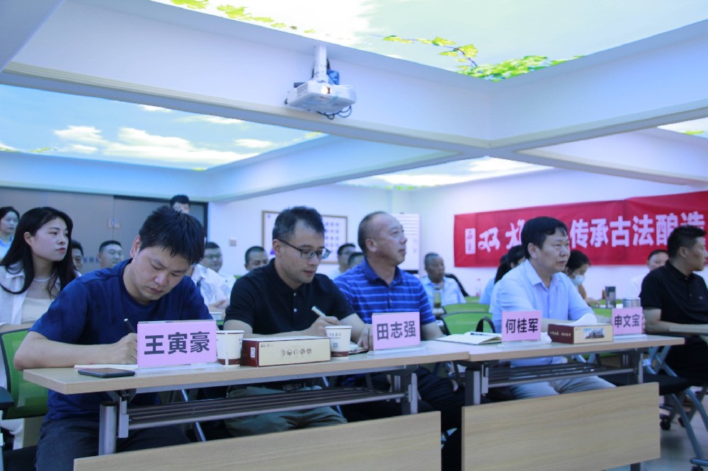 2022年創(chuàng)建文明單位系列活動｜石花雙雄醉職業(yè)素質培訓圓滿結束