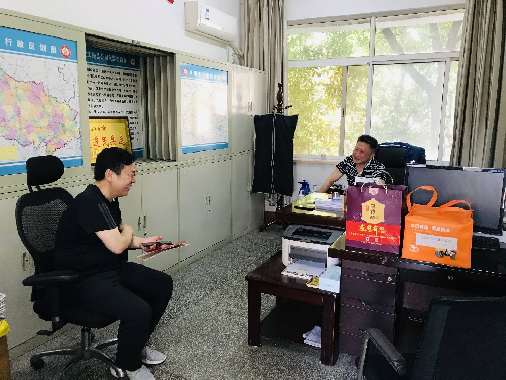 【雙雄醉贊助襄陽企業(yè)家暖心工程系列報道】龔志軍經(jīng)理、張華總經(jīng)理、胡艷書記、代理合伙人鄭道平收到暖心生日祝福