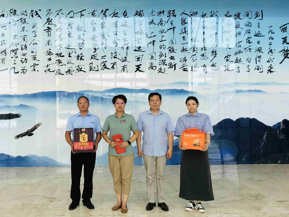 【雙雄醉贊助襄陽企業(yè)家暖心工程系列報道】回天湖北基地總經(jīng)理張亞、副總經(jīng)理翰林、陽光體檢總經(jīng)理王曦等收到暖心生日祝福