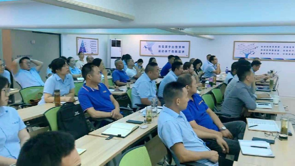 搶抓機遇，守正出奇，石花雙雄醉召開2022贏戰(zhàn)中秋誓師暨升學(xué)宴表彰大會