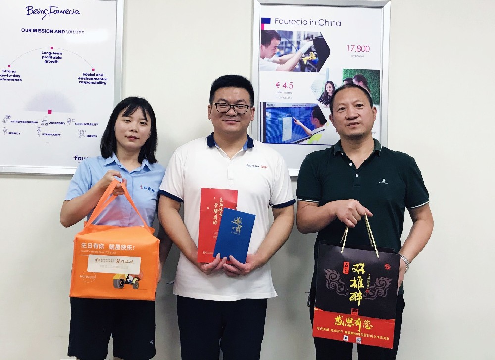 【雙雄醉贊助襄陽(yáng)企業(yè)家暖心工程系列報(bào)道】企業(yè)家邱俊毅、李堅(jiān)等收到暖心生日祝福