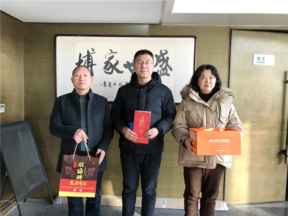 【雙雄醉贊助襄陽(yáng)企業(yè)家暖心工程系列報(bào)道】企業(yè)家?guī)浀聡?guó)、顏超等收到暖心生日祝福