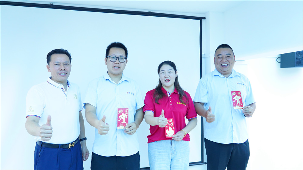 石花雙雄醉召開十月月會 表彰先進(jìn)模范激勵全員奮進(jìn)