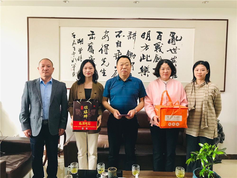 【雙雄醉贊助襄陽企業(yè)家暖心工程系列報道】企業(yè)家吳偉、朱自軍等收到暖心生日祝福