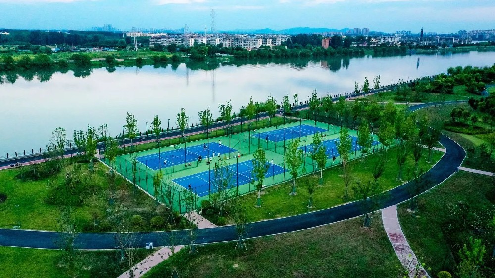 喝雙雄醉酒，打快樂網(wǎng)球！熱烈祝賀龍韻網(wǎng)球俱樂部盛大開業(yè)暨2024“石花雙雄醉杯”心動123網(wǎng)球挑戰(zhàn)賽隆重開幕