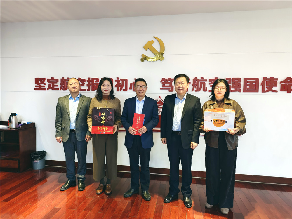 【雙雄醉贊助襄陽企業(yè)家暖心工程系列報道】企業(yè)家胥艷、謝遠(yuǎn)偉、楊輝、周方、王華忠等收到暖心生日祝福