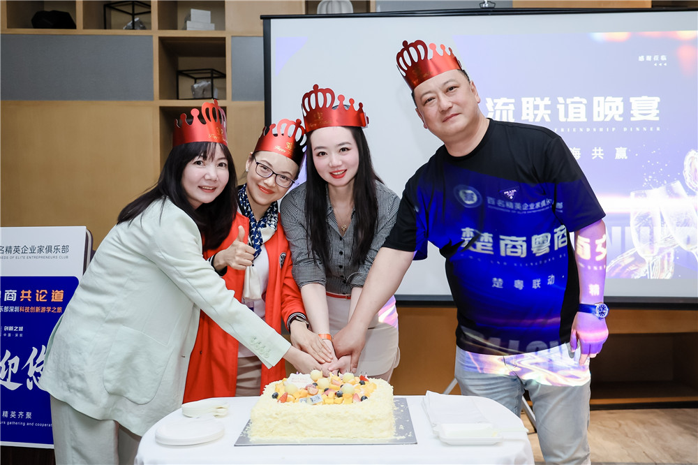 雙雄醉藍潮醬酒亮相楚商粵商交流聯(lián)誼晚宴，引領健康飲酒新風尚