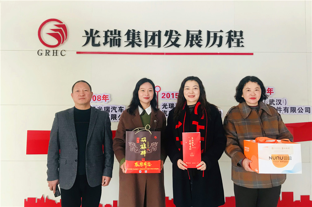 【雙雄醉贊助襄陽企業(yè)家暖心工程系列報道】企業(yè)家徐鴻雁、余大學、李金輝、楊柳、張敏、王天斌、顏超等收到暖心生日祝福