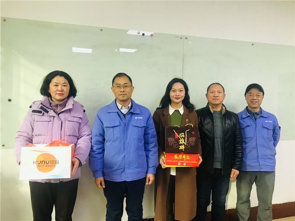 【雙雄醉贊助襄陽(yáng)企業(yè)家暖心工程系列報(bào)道】湖北新華光信息材料有限公司黨委書(shū)記、董事、法人代表徐華峰 等收到暖心生日祝福