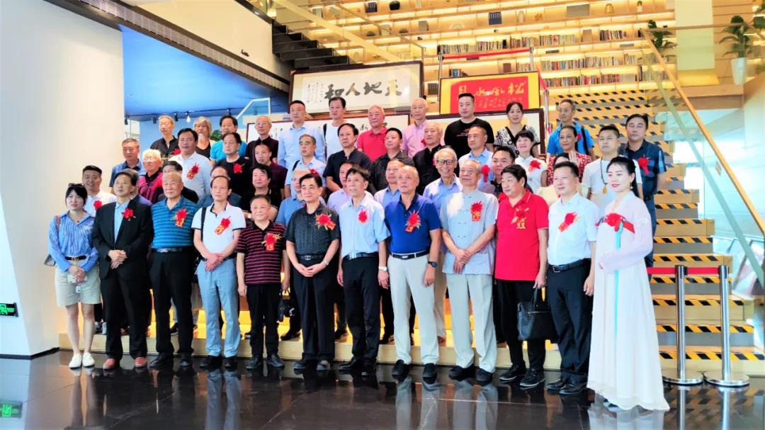 石花雙雄醉傾情支持《情寄古城襄陽(yáng)，墨韻漢江封面——梁發(fā)國(guó)書(shū)法展》