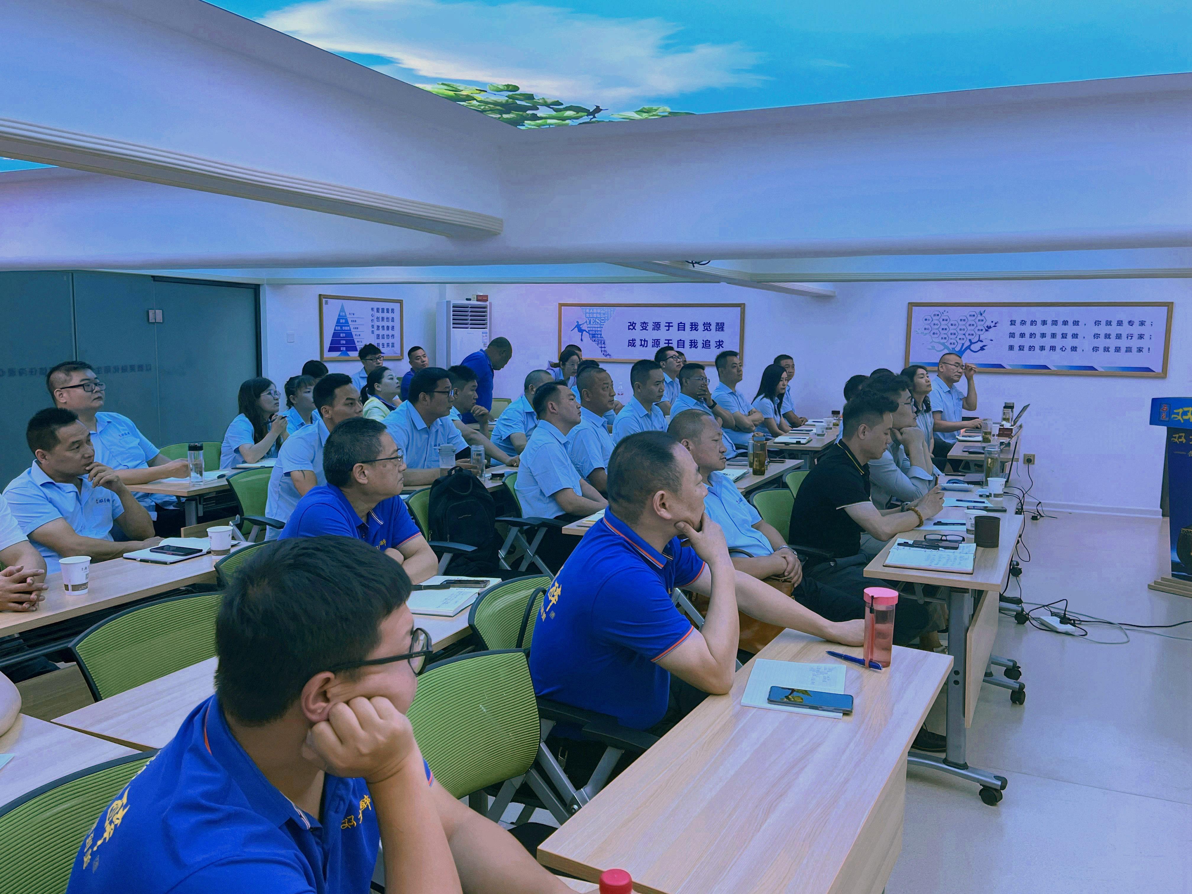 篤定信心、夯實基礎(chǔ)，石花雙雄醉召開7月營銷工作會議