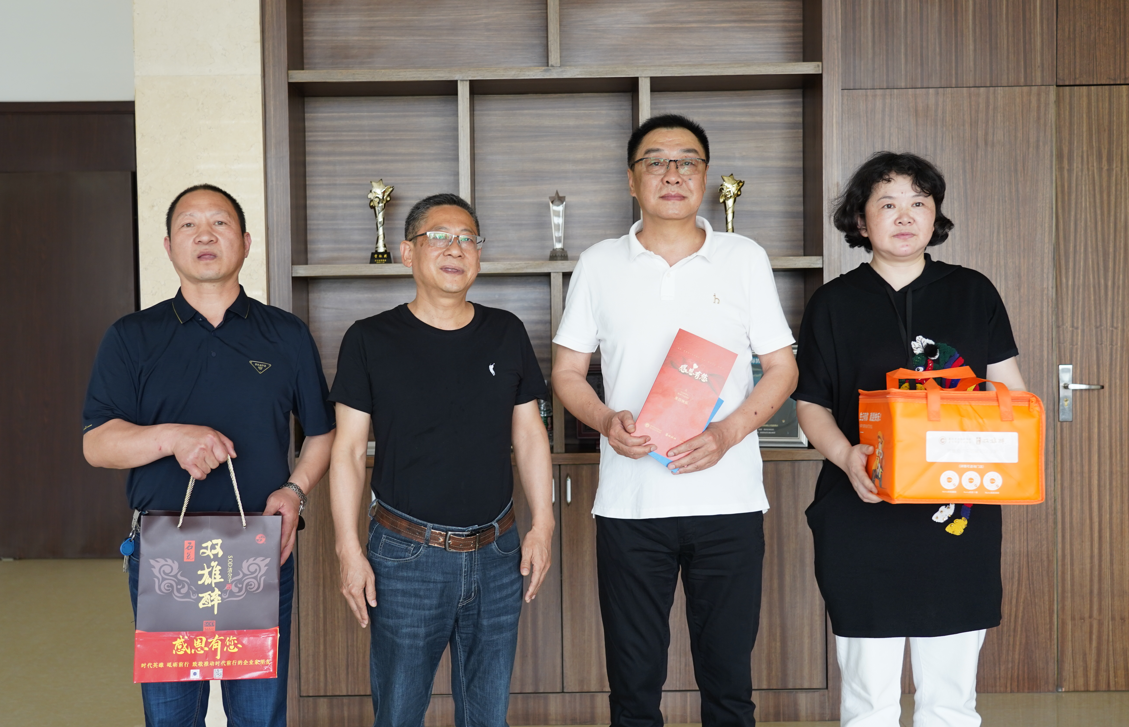 【雙雄醉贊助襄陽(yáng)企業(yè)家暖心工程系列報(bào)道】企業(yè)家陳英杰、雷明清等收到暖心生日祝福