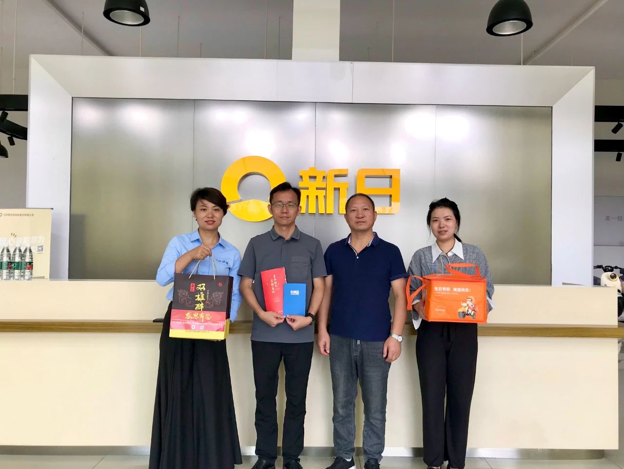 【雙雄醉贊助襄陽企業(yè)家暖心工程系列報道】企業(yè)家易必勇、王橋彬、吳克鋼等收到暖心生日祝福