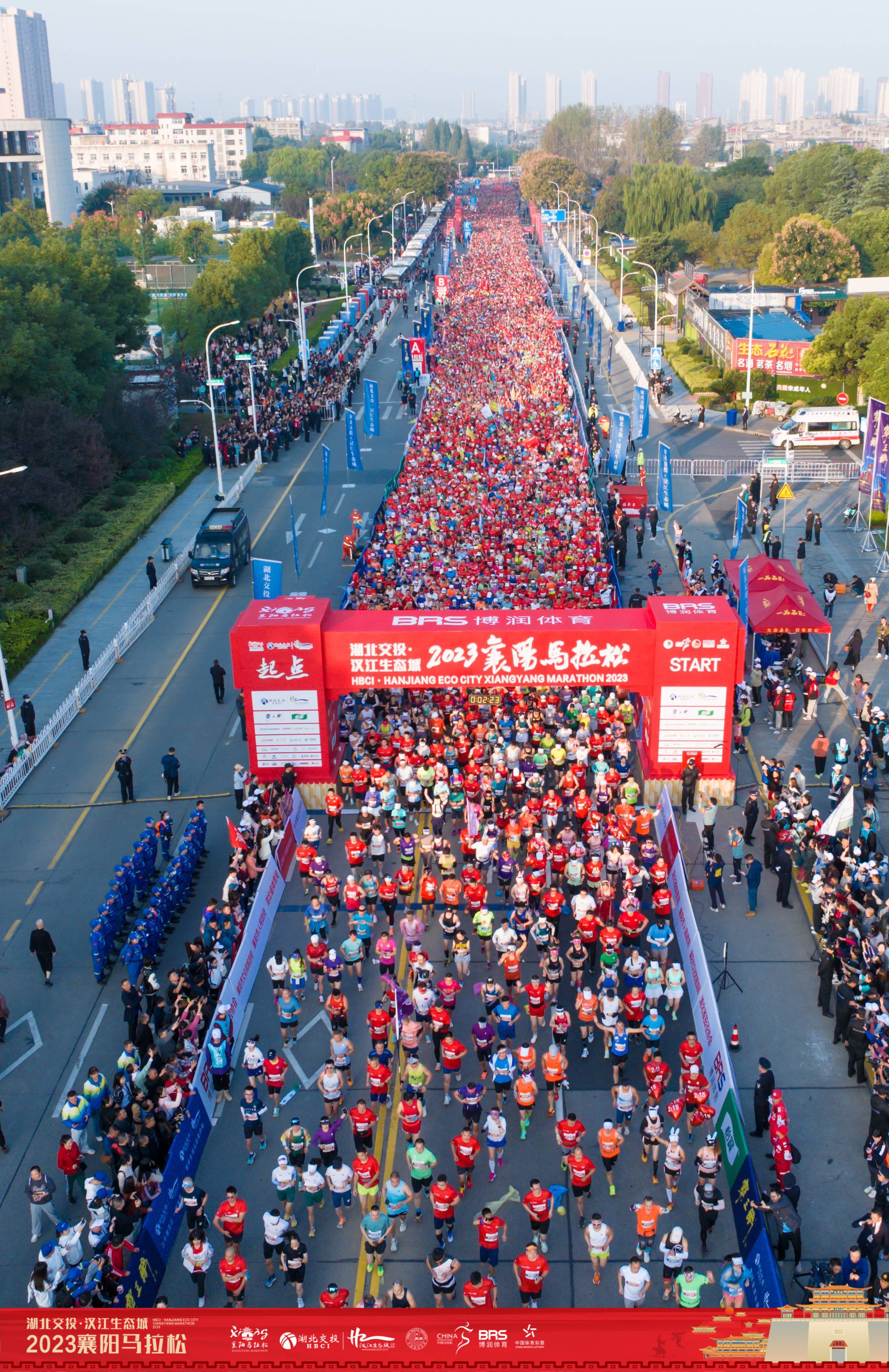 襄陽馬拉松雙雄醉炫出健康風(fēng)